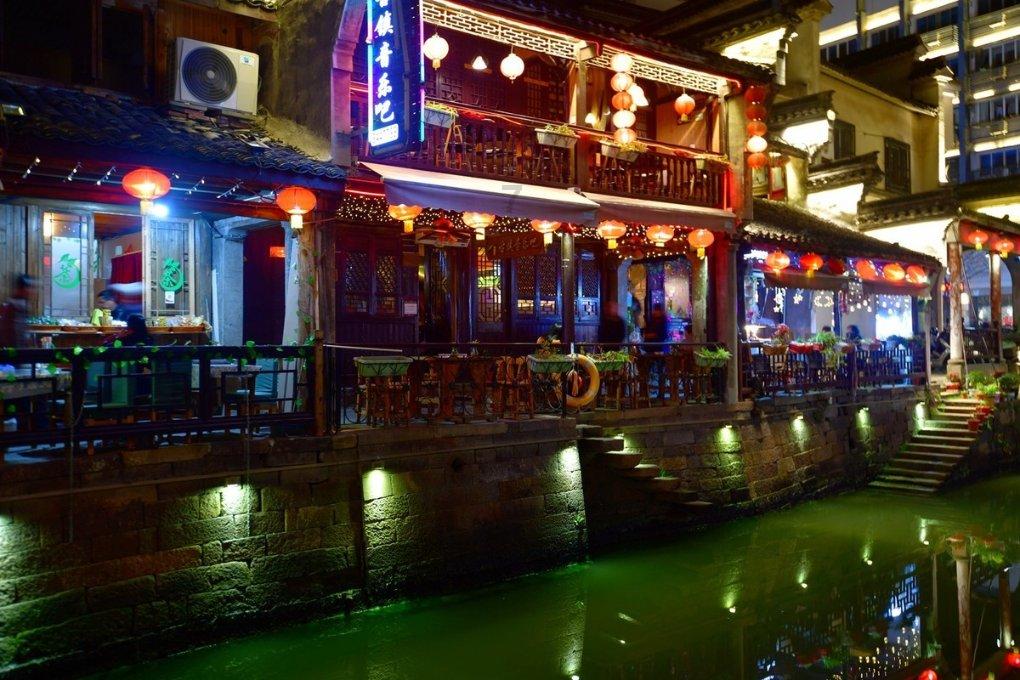 探讨微信变相封号现象的马思纯跟周雨彤是朋友,你知道周雨彤是谁么?平台